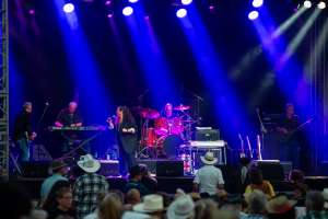 Sarah Jory, auf der Bühne, Sarah Jory Konzert, Schupfart Festival 2019, Konzert, Folk, Pedal Steel Guitarist, schupfart festival, veranstaltungen heute, partys, festival, events, konzert zürich, dreiländereck, schupfart, konzerte bern, konzert freiburg, veranstaltugen aargau, rheinfelden veranstaltung, konzerte aarau, olten events, solothurn konzert, schupfart festival 2022, konzerte schweiz, livemusik, schlagerparty, schlagerfestivals, kleine festivals schweiz, veranstaltungen in der nähe, sommerfest, country, rock, pop, schlager, konzerte september, festival basel