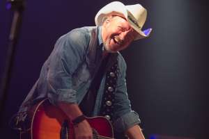 Truck Stop, auf der Bühne, Truck Stop Konzert, Truck Stop Band, Schupfart Festival 2019, Konzert, Country, schupfart festival, veranstaltungen heute, partys, festival, events, konzert zürich, dreiländereck, schupfart, konzerte bern, konzert freiburg, veranstaltugen aargau, rheinfelden veranstaltung, konzerte aarau, olten events, solothurn konzert, schupfart festival 2022, konzerte schweiz, livemusik, schlagerparty, schlagerfestivals, kleine festivals schweiz, veranstaltungen in der nähe, sommerfest, country, rock, pop, schlager, konzerte september, festival basel
