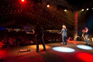 Truck Stop, auf der Bühne, Truck Stop Konzert, Truck Stop Band, Schupfart Festival 2019, Konzert, Country, schupfart festival, veranstaltungen heute, partys, festival, events, konzert zürich, dreiländereck, schupfart, konzerte bern, konzert freiburg, veranstaltugen aargau, rheinfelden veranstaltung, konzerte aarau, olten events, solothurn konzert, schupfart festival 2022, konzerte schweiz, livemusik, schlagerparty, schlagerfestivals, kleine festivals schweiz, veranstaltungen in der nähe, sommerfest, country, rock, pop, schlager, konzerte september, festival basel