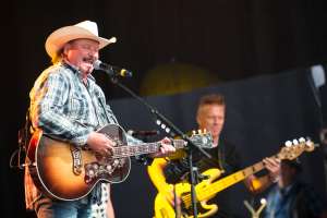 Heinz Flueckiger, Heinz Flückiger, auf der Bühne, Heinz Flueckiger Konzert, Schupfart Festival 2019, Konzert, Traditional Country, New American Music, Blues, schupfart festival, veranstaltungen heute, partys, festival, events, konzert zürich, dreiländereck, schupfart, konzerte bern, konzert freiburg, veranstaltugen aargau, rheinfelden veranstaltung, konzerte aarau, olten events, solothurn konzert, schupfart festival 2022, konzerte schweiz, livemusik, schlagerparty, schlagerfestivals, kleine festivals schweiz, veranstaltungen in der nähe, sommerfest, country, rock, pop, schlager, konzerte september, festival basel