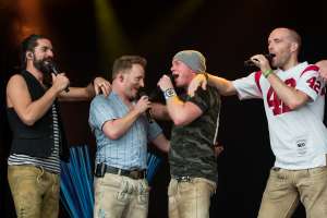 voXXclub, auf der Bühne, voXXclub Konzert, Jodeln, Band, Schupfart Festival 2019, Konzert, Volksmusik, schupfart festival, veranstaltungen heute, partys, festival, events, konzert zürich, dreiländereck, schupfart, konzerte bern, konzert freiburg, veranstaltugen aargau, rheinfelden veranstaltung, konzerte aarau, olten events, solothurn konzert, schupfart festival 2022, konzerte schweiz, livemusik, schlagerparty, schlagerfestivals, kleine festivals schweiz, veranstaltungen in der nähe, sommerfest, country, rock, pop, schlager, konzerte september, festival basel
