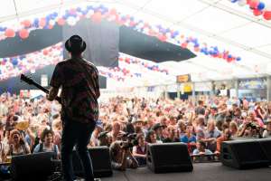 Rebel Tell, auf der Bühne, Rebel Tell Konzert, Rock n Roll, Volksmusik, Band, Schupfart Festival 2019, Konzert, Volksmusik, schupfart festival, veranstaltungen heute, partys, festival, events, konzert zürich, dreiländereck, schupfart, konzerte bern, konzert freiburg, veranstaltugen aargau, rheinfelden veranstaltung, konzerte aarau, olten events, solothurn konzert, schupfart festival 2022, konzerte schweiz, livemusik, schlagerparty, schlagerfestivals, kleine festivals schweiz, veranstaltungen in der nähe, sommerfest, country, rock, pop, schlager, konzerte september, festival basel