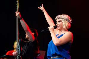Beatrice Egli, auf der Bühne, Beatrice Egli Konzert, schweizer Schlagersängerin, Schupfart Festival 2019, Konzert, Volksmusik, schupfart festival, veranstaltungen heute, partys, festival, events, konzert zürich, dreiländereck, schupfart, konzerte bern, konzert freiburg, veranstaltugen aargau, rheinfelden veranstaltung, konzerte aarau, olten events, solothurn konzert, schupfart festival 2022, konzerte schweiz, livemusik, schlagerparty, schlagerfestivals, kleine festivals schweiz, veranstaltungen in der nähe, sommerfest, country, rock, pop, schlager, konzerte september, festival basel