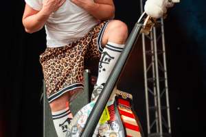 Rebel Tell, auf der Bühne, Rebel Tell Konzert, Rock n Roll, Volksmusik, Band, Schupfart Festival 2019, Konzert, Volksmusik, schupfart festival, veranstaltungen heute, partys, festival, events, konzert zürich, dreiländereck, schupfart, konzerte bern, konzert freiburg, veranstaltugen aargau, rheinfelden veranstaltung, konzerte aarau, olten events, solothurn konzert, schupfart festival 2022, konzerte schweiz, livemusik, schlagerparty, schlagerfestivals, kleine festivals schweiz, veranstaltungen in der nähe, sommerfest, country, rock, pop, schlager, konzerte september, festival basel