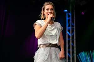 Anna-Maria Zimmermann, auf der Bühne, Anna-Maria Zimmermann Konzert, Schlagersängerin, Schupfart Festival 2019, Konzert, Volksmusik, schupfart festival, veranstaltungen heute, partys, festival, events, konzert zürich, dreiländereck, schupfart, konzerte bern, konzert freiburg, veranstaltugen aargau, rheinfelden veranstaltung, konzerte aarau, olten events, solothurn konzert, schupfart festival 2022, konzerte schweiz, livemusik, schlagerparty, schlagerfestivals, kleine festivals schweiz, veranstaltungen in der nähe, sommerfest, country, rock, pop, schlager, konzerte september, festival basel