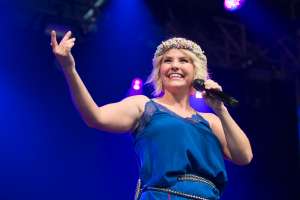 Beatrice Egli, auf der Bühne, Beatrice Egli Konzert, schweizer Schlagersängerin, Schupfart Festival 2019, Konzert, Volksmusik, schupfart festival, veranstaltungen heute, partys, festival, events, konzert zürich, dreiländereck, schupfart, konzerte bern, konzert freiburg, veranstaltugen aargau, rheinfelden veranstaltung, konzerte aarau, olten events, solothurn konzert, schupfart festival 2022, konzerte schweiz, livemusik, schlagerparty, schlagerfestivals, kleine festivals schweiz, veranstaltungen in der nähe, sommerfest, country, rock, pop, schlager, konzerte september, festival basel