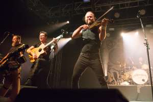 Fiddler’s Green , auf der Bühne, Fiddler’s Green Konzert, Fiddlers Green Concert, Band, Schupfart Festival 2019, Konzert, Folk-Rock, Logo suxesiv, Suxesiv AG, suxesiv rheinfelnden, rheinfelden, suxesiv, sponsor, schupfart festival, veranstaltungen heute, partys, festival, events, konzert zürich, dreiländereck, schupfart, konzerte bern, konzert freiburg, veranstaltugen aargau, rheinfelden veranstaltung, konzerte aarau, olten events, solothurn konzert, schupfart festival 2022, konzerte schweiz, livemusik, schlagerparty, schlagerfestivals, kleine festivals schweiz, veranstaltungen in der nähe, sommerfest, country, rock, pop, schlager, konzerte september, festival basel
