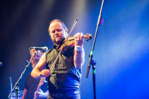 Fiddler’s Green , auf der Bühne, Fiddler’s Green Konzert, Fiddlers Green Concert, Band, Schupfart Festival 2019, Konzert, Folk-Rock, Logo suxesiv, Suxesiv AG, suxesiv rheinfelnden, rheinfelden, suxesiv, sponsor, schupfart festival, veranstaltungen heute, partys, festival, events, konzert zürich, dreiländereck, schupfart, konzerte bern, konzert freiburg, veranstaltugen aargau, rheinfelden veranstaltung, konzerte aarau, olten events, solothurn konzert, schupfart festival 2022, konzerte schweiz, livemusik, schlagerparty, schlagerfestivals, kleine festivals schweiz, veranstaltungen in der nähe, sommerfest, country, rock, pop, schlager, konzerte september, festival basel