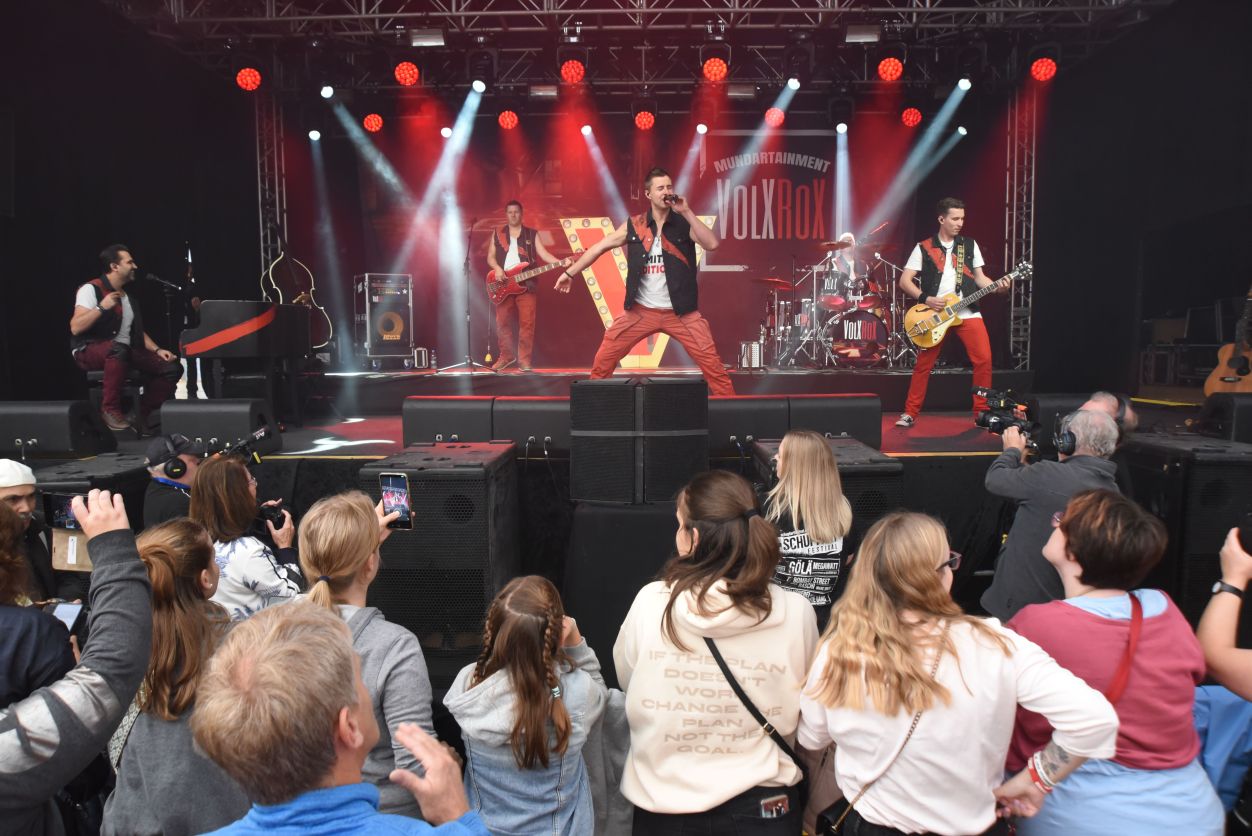 Du möchtest ein Konzert mit der ganzen Familie besuchen? Das Schupfart Festival hat sich mit der Thematik umfassend auseinandergesetzt! Jetzt mehr erfahren!