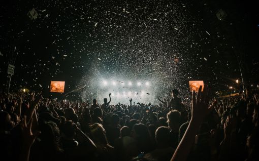 Das Schupfart Festival verrät Dir in diesem Blogpost, welche Musik-Stars 2024 in die Schweiz kommen! Jetzt mehr über die Thematik erfahren!