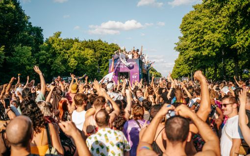 Du möchtest mehr über das ABC der Festivalfashion wissen? Das Schupfart Festival verrät es Dir in diesem Blogpost. Jetzt mehr erfahren! Du möchtest mehr über das ABC der Festivalfashion wissen? Das Schupfart Festival verrät es Dir in diesem Blogpost. Jetzt mehr erfahren!