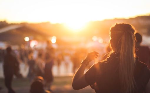 Du möchtest mehr über professionelle Organisation und Ehrenamtlichkeit an Festivals wissen? Das Schupfart Festival verrät es Dir in diesem Blogpost. Du möchtest mehr über professionelle Organisation und Ehrenamtlichkeit an Festivals wissen? Das Schupfart Festival verrät es Dir in diesem Blogpost.