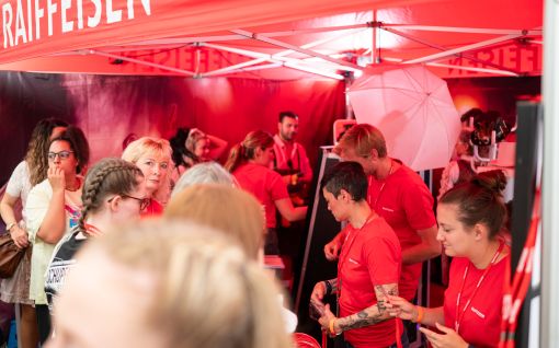 Du möchtest mehr über Werbemöglichkeiten für Festivals wissen? Das Schupfart Festival verrät Dir alles rund um die Thematik in diesem Blogpost. Du möchtest mehr über Werbemöglichkeiten für Festivals wissen? Das Schupfart Festival verrät Dir alles rund um die Thematik in diesem Blogpost.