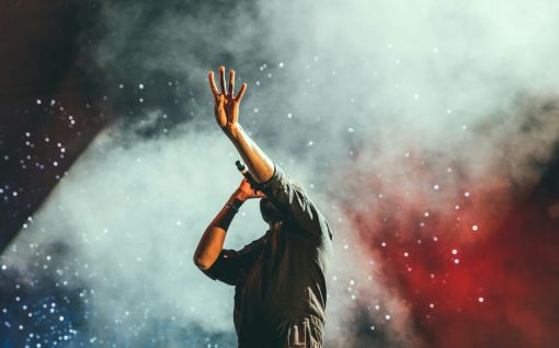 Du möchtest mehr über die Wichtigkeit von Festivals für aufstrebende Musiker wissen? Das Schupfart Festival verrät Dir alles rund um die Thematik! Du möchtest mehr über die Wichtigkeit von Festivals für aufstrebende Musiker wissen? Das Schupfart Festival verrät Dir alles rund um die Thematik!