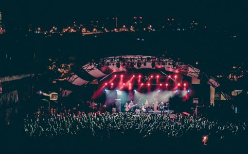 Du möchtest mehr über die kulturellen Facetten von Festivals wissen? Das Schupfart Festival verrät Dir alles Wissenswerte rund um das Thema in diesem Blogpost!