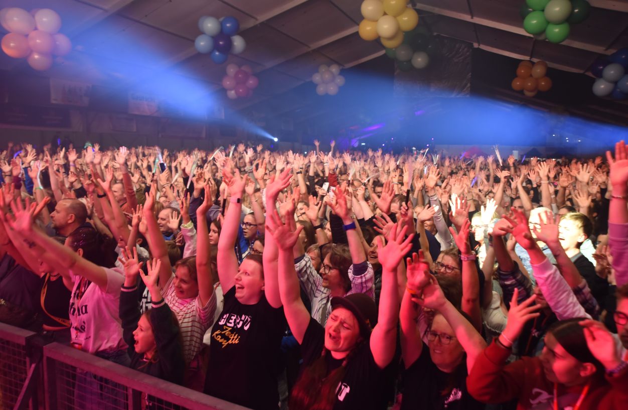 Freundschaften fürs Leben – Wie Musik Festivals Menschen verbindet